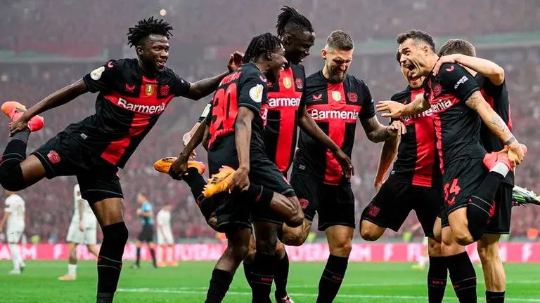 Jugadores de Bayer Leverkusen celebran una conquista. INSTAGRAM BAYER LEVERKUSEN