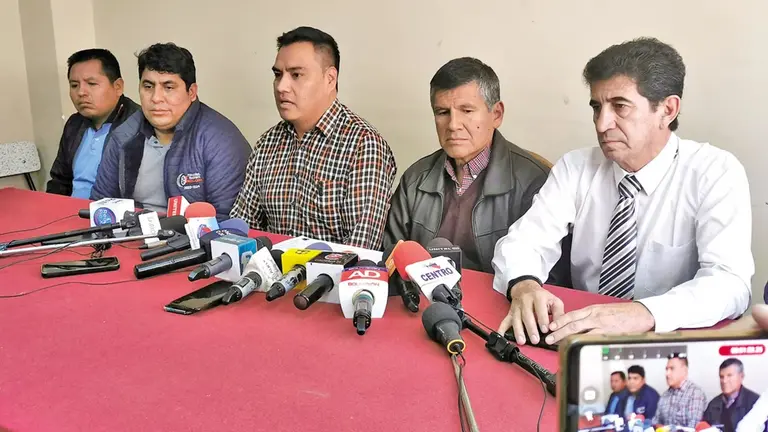 Dirigentes del transporte Libre, de Federado y de Aramco, este 27 de mayo./ MELISSA REVOLLO