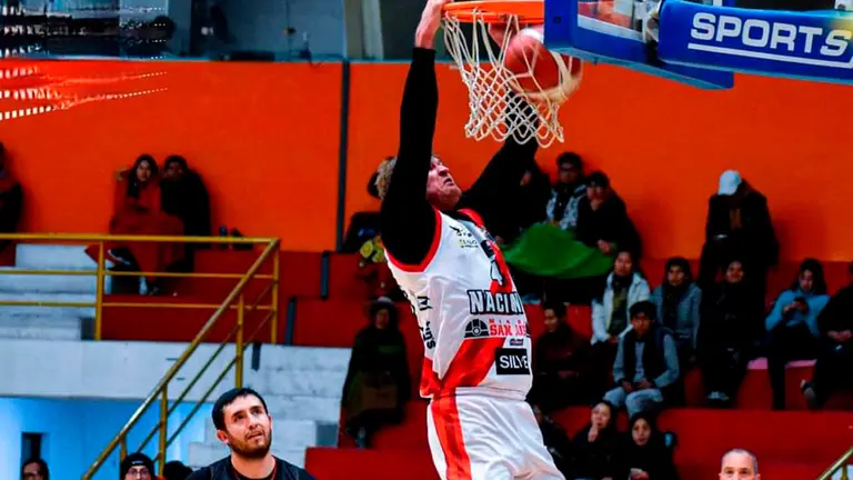 Un partido pasado entre Nacional y Tarija Basquet./ NP