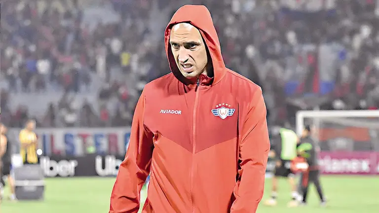 Una imagen de Ariel Nahuelp&aacute;n, durante un compromiso que Wilstermann disput&oacute; en el estadio F&eacute;lix Capriles./ DICO SOL&Iacute;S