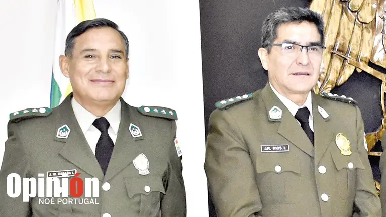 Jorge Ren&eacute; R&iacute;os (d) y Jaime Espa&ntilde;a (i), comandante y subcomandante de la Polic&iacute;a de Cochabamba./ NO&Eacute; PORTUGAL