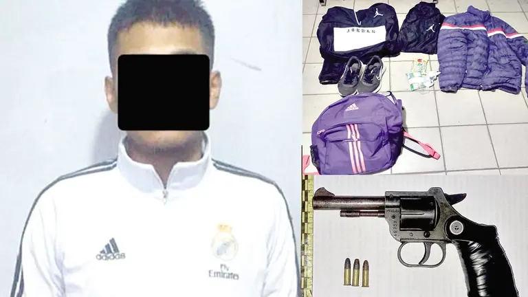El adolescente recapturado y el arma de fuego que portaba./ POLICÍA