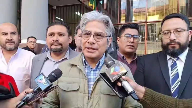 Wilfredo Chávez fue el encargado de presentar el pedido de medida cautelar en la Sala Constitucional./Foto- Radio