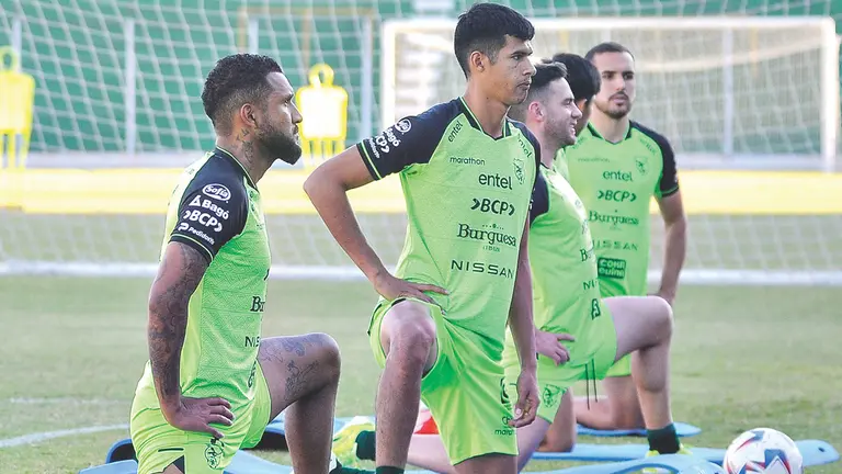 Jugadores de la Selección, durante un  entrenamiento. /APG