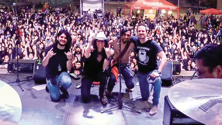 Oil tras su presentación en la Fexco 2024 de Cochabamba./ RRSS, OIL ROCK OFICIAL