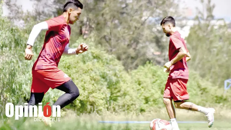 Una imagen de una pr&aacute;ctica, que Wilstermann llev&oacute; adelante en la cancha principal de su complejo en Alalay./ DICO SOL&Iacute;S