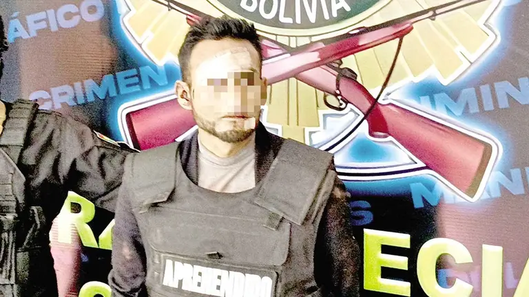 El hombre sorprendido al interior de un inmueble en Cochabamba./ MARIELA COSSÍO