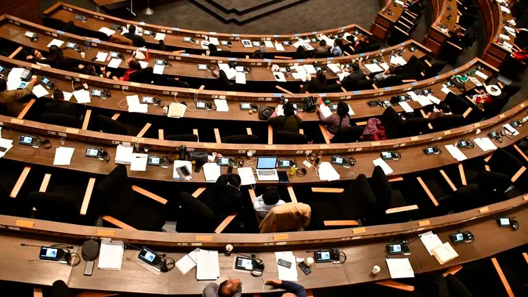 El pleno de la asamblea tras la aprobaci&oacute;n de diversos proyectos. APG