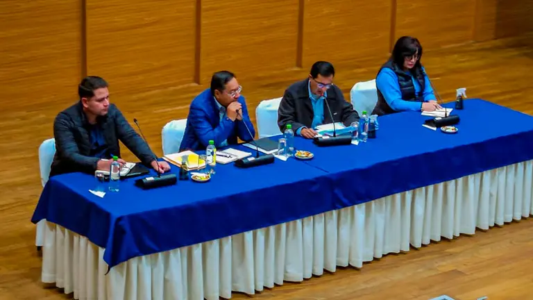 Presidente Arce recibi&oacute; a dirigentes del transporte cooperativizado. MOPSV