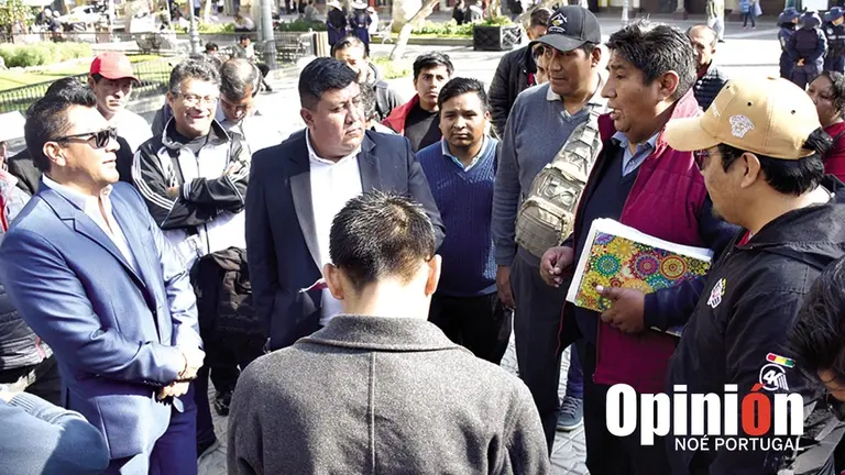 Representantes de K&rsquo;ara K&rsquo;ara junto al Secretario de Gobernabilidad, este 17 de junio./ NO&Eacute; PORTUGAL