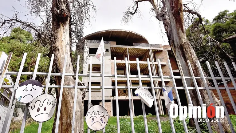 La infraestructura abandonada del Hospital del Ni&ntilde;o./ DICO SOL&Iacute;S