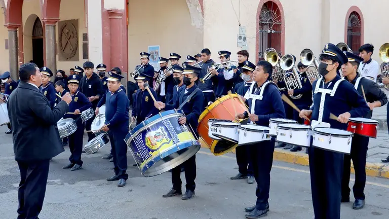 Sacaba invita a Cuarto Festival de Bandas  Estudiantiles.