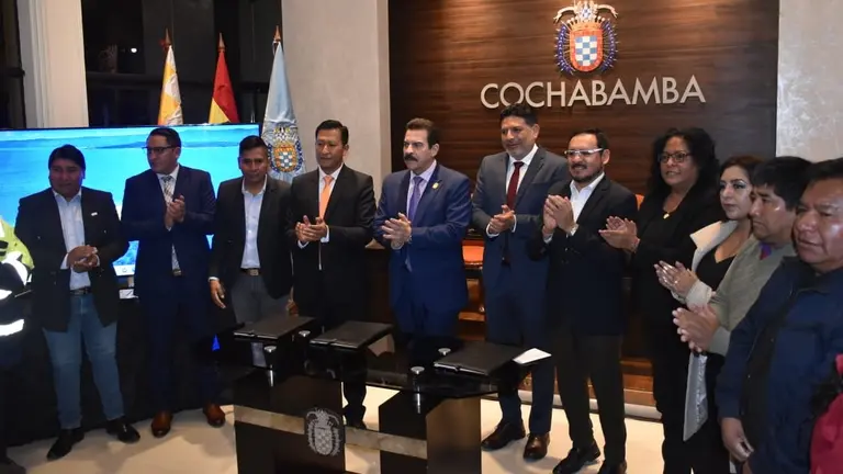 El acto de firma del convenio entre la Alcald&iacute;a, Semapa y Visi&oacute;n Mundial Bolivia. NO&Eacute; PORTUGAL
