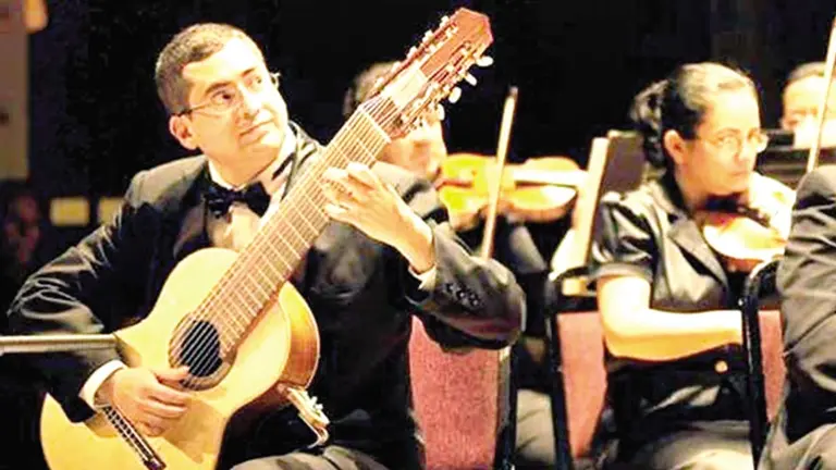 El m&uacute;sico Marcos Pu&ntilde;a en una presentaci&oacute;n en vivo./ ARCHIVO