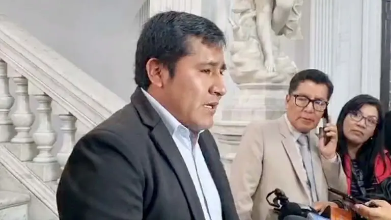 El presidente de la C&aacute;mara de Diputados, Israel Huaytari, en conferencia de prensa./ ERBOL
