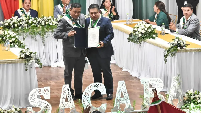 Sesi&oacute;n de Honor por los 263 a&ntilde;os de la fundaci&oacute;n de Sacaba.  DICO SOL&Iacute;S
