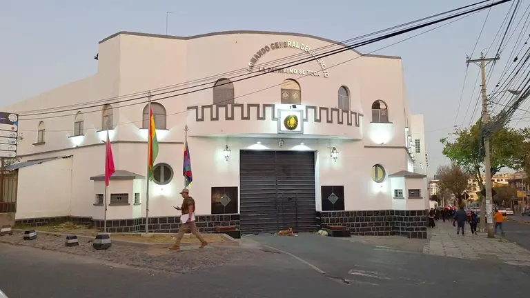 Frontis del Estado Mayor en la zona de Miraflores de La Paz./ ERBOL