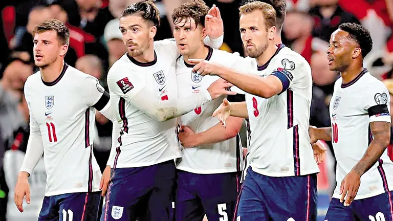 Selección de Inglaterra celebrando una de sus anotaciones./ EL DESTAPE