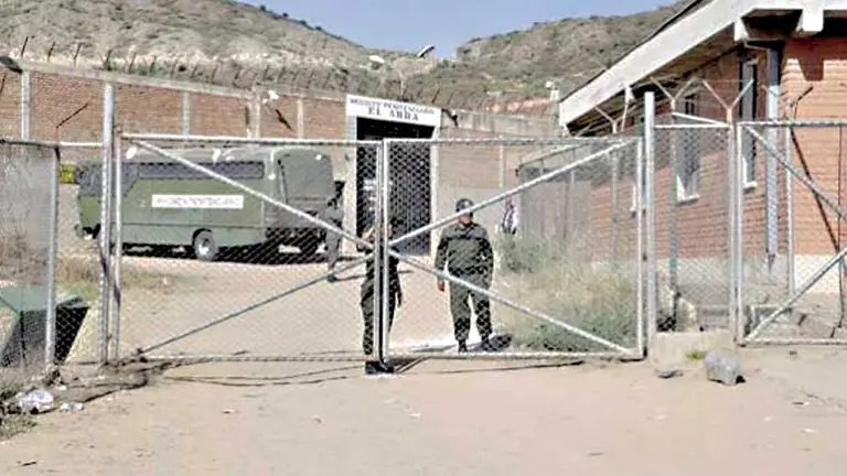 Frontis del penal de El Abra/ OPINI&Oacute;N