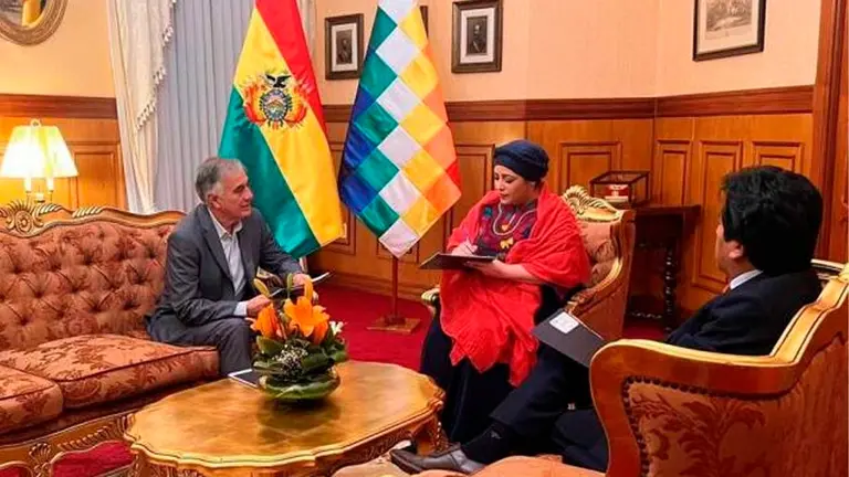 Reuni&oacute;n entre la Canciller interina y el Embajador de Bolivia en Argentina. Canciller&iacute;a