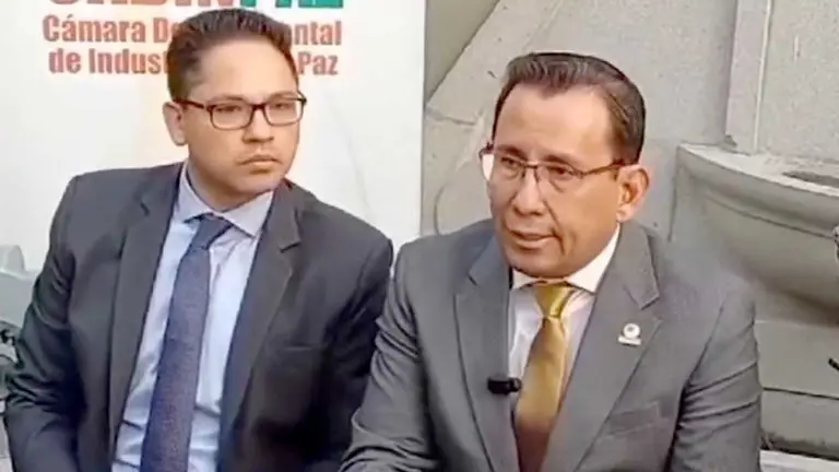 El presidente de la CNI, Pablo Camacho, brinda declaraciones a los medios./ ERBOL