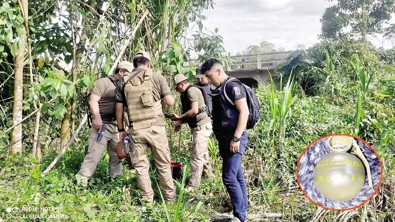 Policías encuentran armas de fuego y granadas de guerra./ CORTESÍA