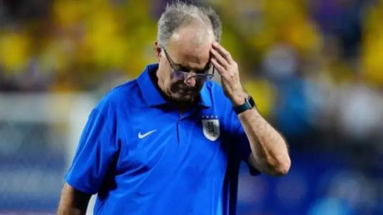 Marcelo Bielsa lamentando la eliminaci&oacute;n de Uruguay./ ESPN UY.