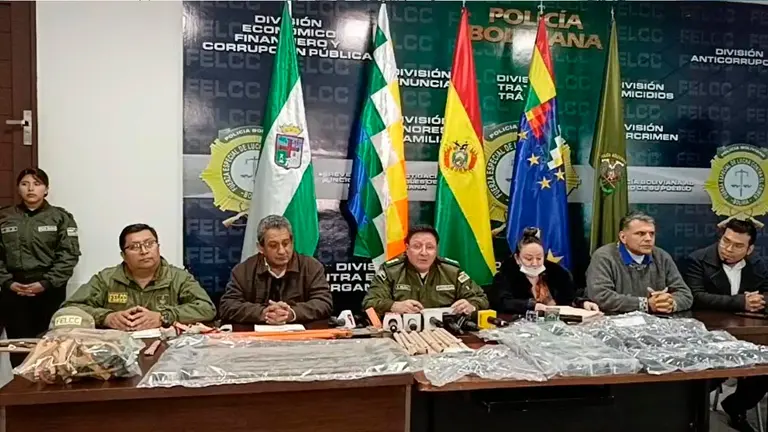 El comandante departamental de la Polic&iacute;a de Santa Cruz, Erick Holgu&iacute;n, en rueda de prensa. Foto: captura video