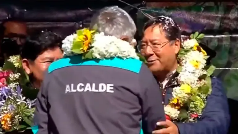 El alcalde de La Paz Iv&aacute;n Arias junto con el presidente Luis Arce y el ministro &Eacute;dgar Monta&ntilde;o. CAPTURA Lucho Arce