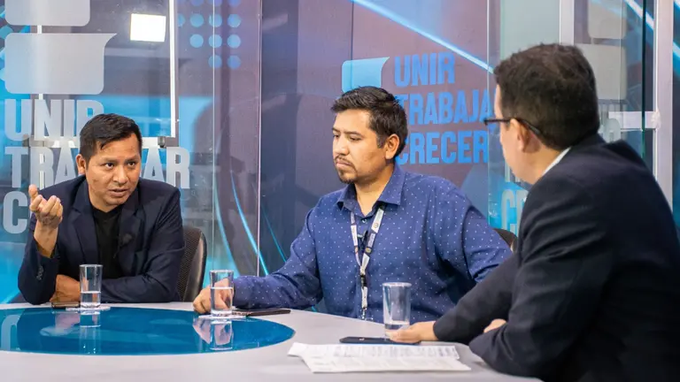 Las autoridades durante el programa de la Gobernaci&oacute;n. GOBERNACI&Oacute;N