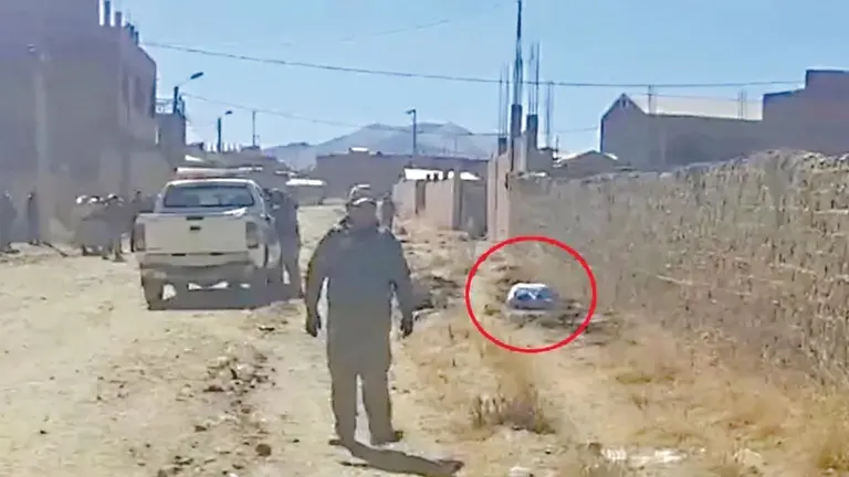 Encuentran el cuerpo de un hombre dentro de una bolsa de yute azul en vía pública./ RED UNO