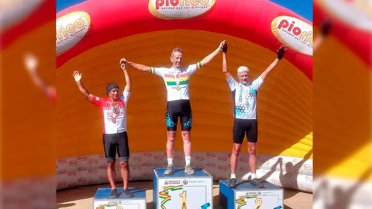 Los tres primeros lugares en el masters D2 en el nacional, uno de ellos, Erik Nijland, quien representar&aacute; al pa&iacute;s en el panamericano contrarreloj que se celebra este martes en Ohio. Bolivia Ciclismo