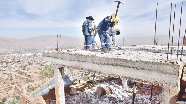 El trabajo de demolición iniciado este 16 de julio./ fotos- DICO SOLÍS