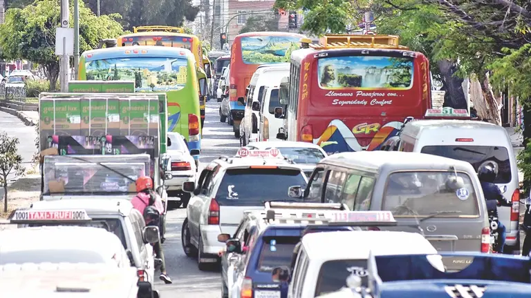 Parque automotor en la ciudad de Cochabamba./ DICO SOLÍS