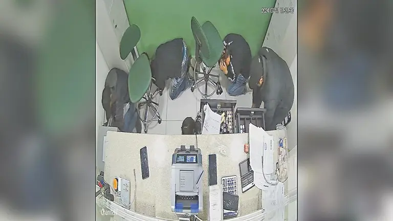 Cámaras de vigilancia captan el atraco en la casa de  cambios./  POLICÍA