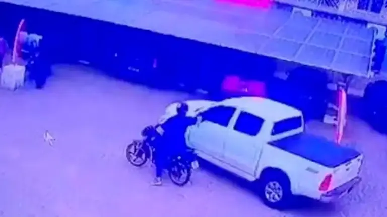 El momento en que una c&aacute;mara de seguridad capta el asesinato. RRSS