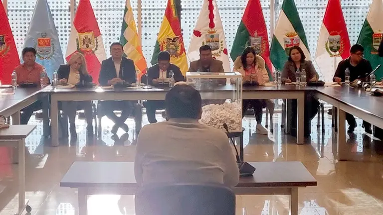 La Comisión Mixta de Justicia Plural en sesión./ ERBOL