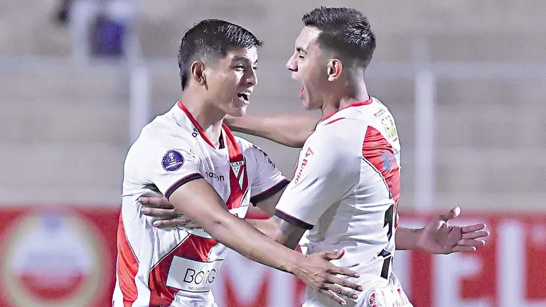 Futbolistas del Millonario alte&ntilde;o celebran una conquista en una presentaci&oacute;n anterior por lides de Conmebol./ APG