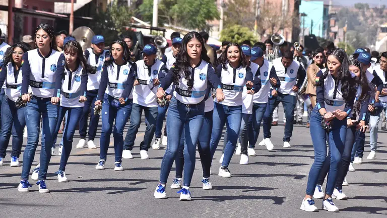 &Uacute;ltimo convite en Quillacollo: danza y color de fraternos llegan a los pies de Urcupi&ntilde;a./ DICO SOL&Iacute;S