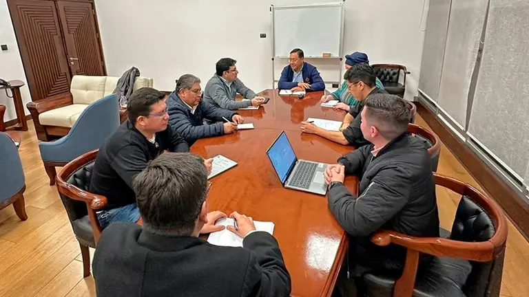 El minigabinete conformado por el Gobierno para tratar la escasez de di&eacute;sel. Lucho Arce