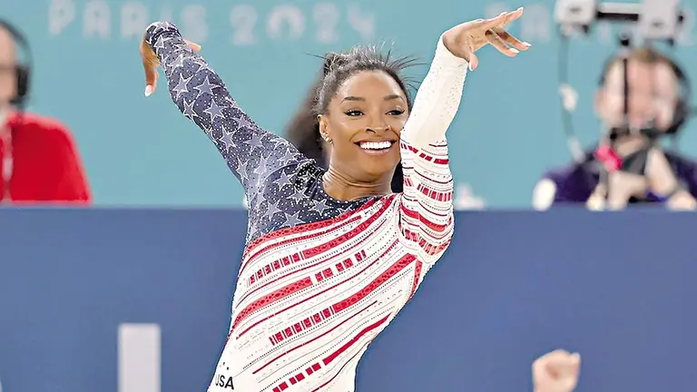 Simone Biles despliega talento y alegr&iacute;a en Francia./  PAR&Iacute;S 2024