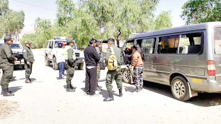 Policía atiende la denuncia de robo en la zona sur de Cochabamba./ POLICÍA