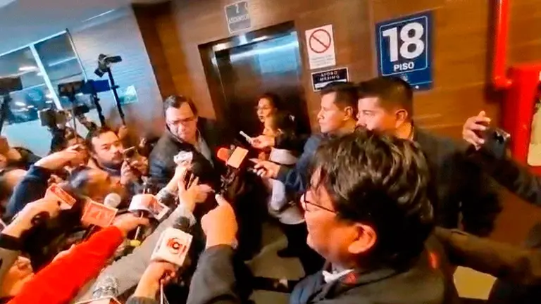 El diputado evista H&eacute;ctor Arce increpa a Jerges Mercado. Captura