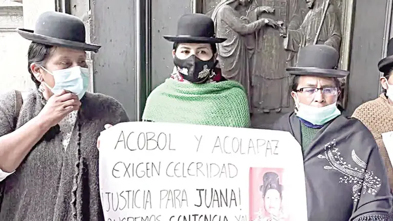 En 2022, la diputada Bertha Acarapi, junto con otras personas, exigió celeridad en el caso de la exconcejala Juana Quispe./ CÁMARA DE DIPUTADOS