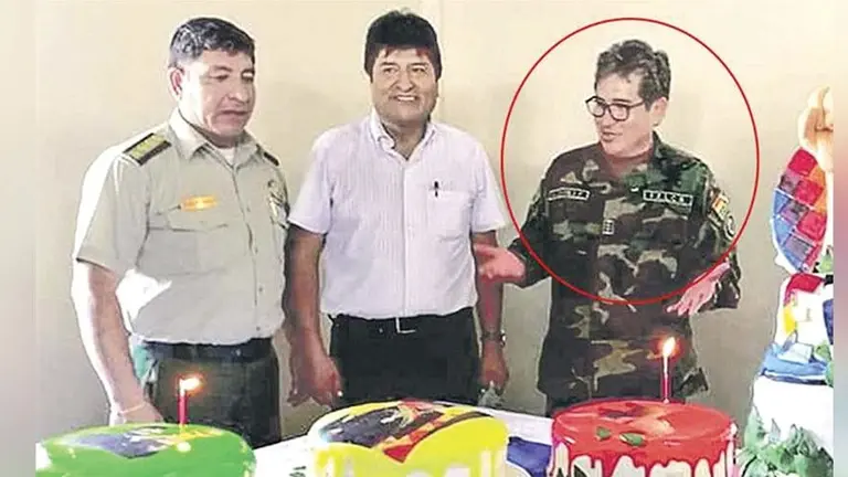 El exjefe de la Fuerza Especial de Lucha Contra el Narcotr&aacute;fico (FELCN) Maximiliano D&aacute;vila junto con Evo Morales./ RRSS