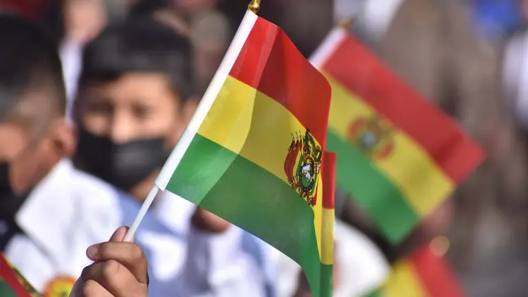 Desfile escolar por los 199 a&ntilde;os de Bolivia, en la Llajta. DICO SOL&Iacute;S