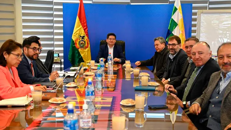 Reuni&oacute;n del sector con el Gobierno. CORTES&Iacute;A