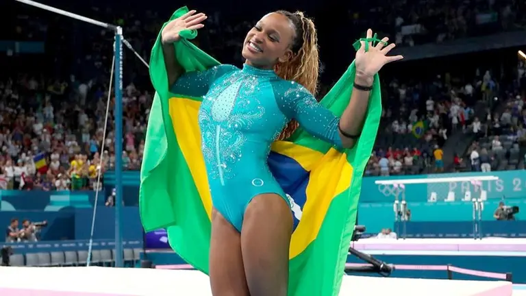 Rebeca Andrade ganó ayer la medalla de oro en gimnasia artística (modalidad suelo)./ PARIS 2024