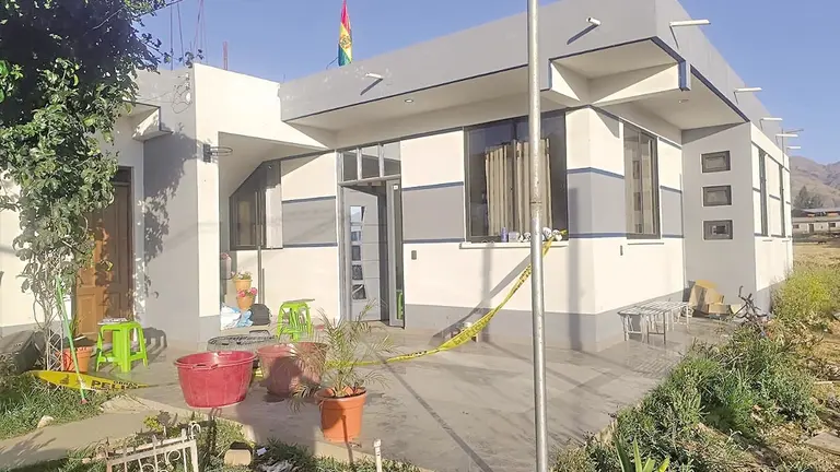 La casa en la que se encontr&oacute; el cuerpo de Roc&iacute;o P.R. en la zona de Mallco Chapi, en Sipe Sipe./ FISCAL&Iacute;A
