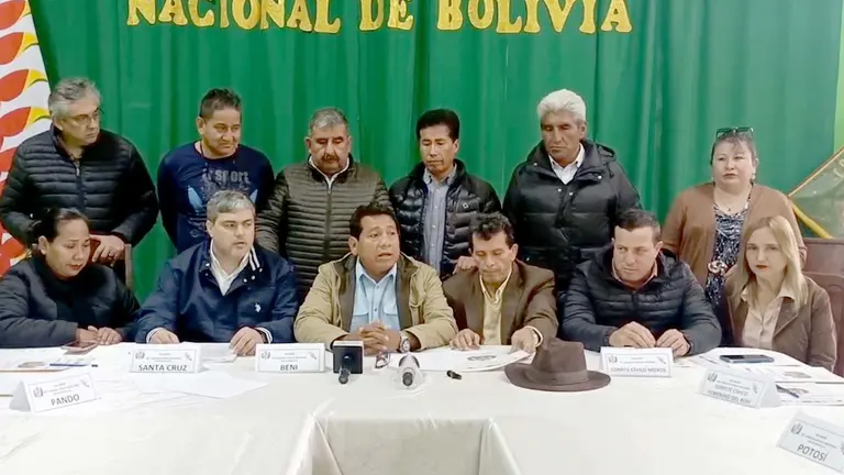 Los cívicos del país reunidos en Trinidad./ ERBOL